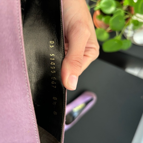 Salvatore Ferragamo lilac satin pumps with rhinestone embellishments - Picture 4 of 7